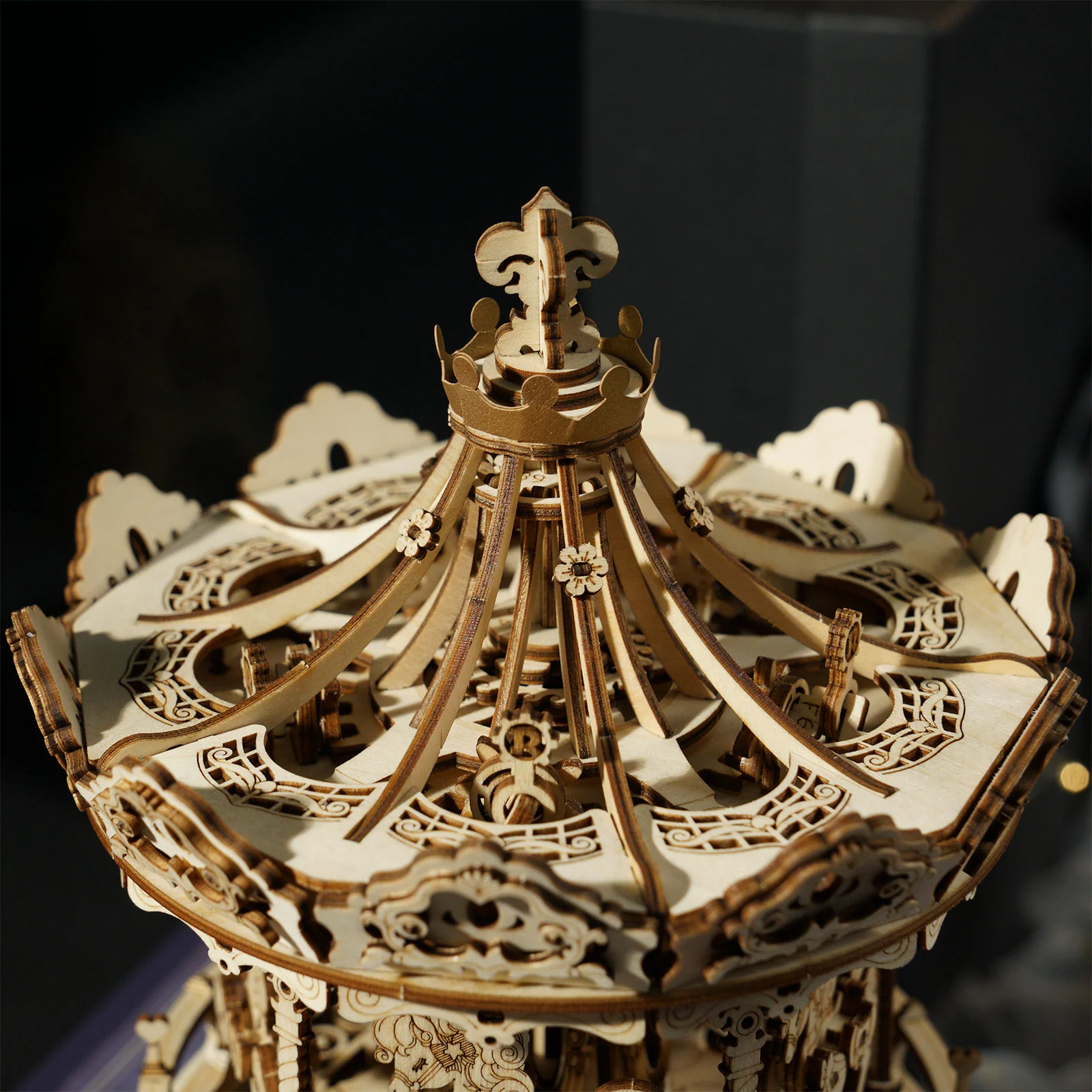 Robotime Romantic Carousel AMK62 - Image 4
